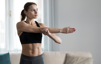 Эффективный комплекс упражнений на верх тела для женщин для домашней тренировки без инвентаря