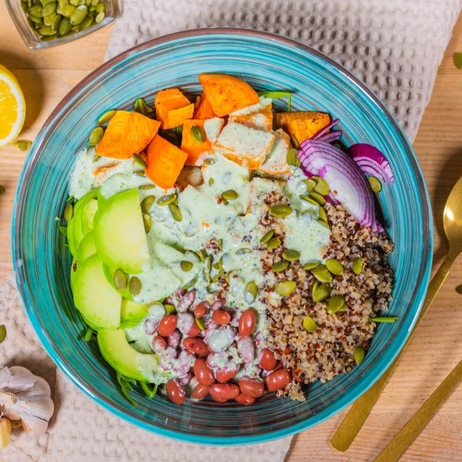 Салат из сладкого картофеля и киноа