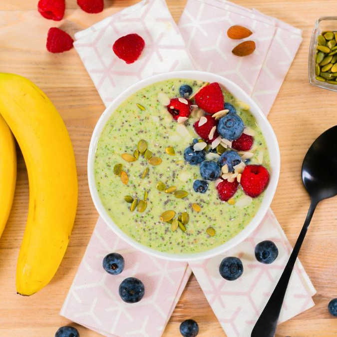 Смузи-боул со шпинатом и манго