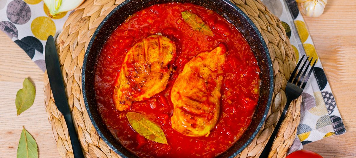 Курица в томатном соусе