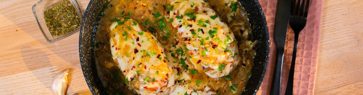 Курица по-французски с луком
