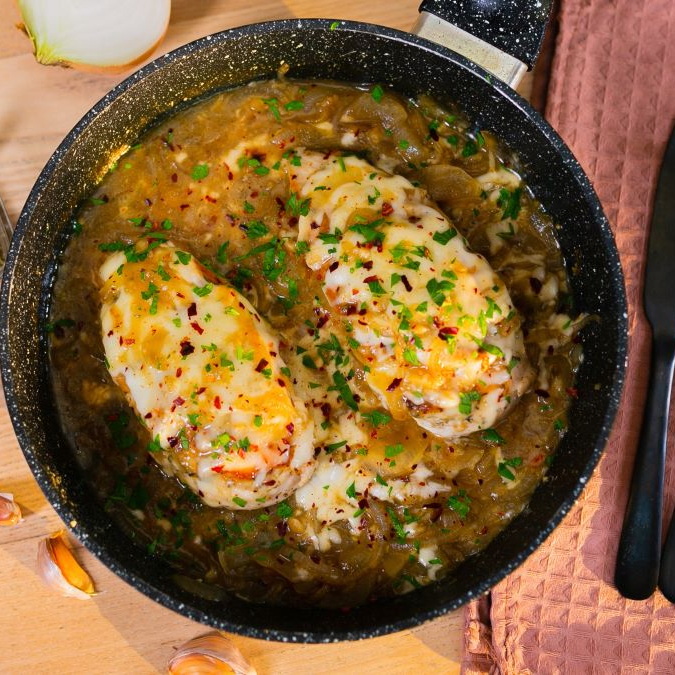 Курица по-французски с луком