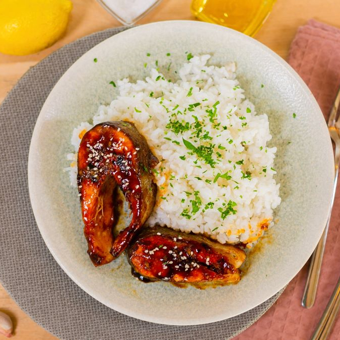 Форель в пряном соусе с рисом