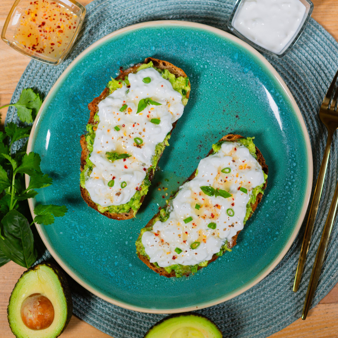 Тосты с авокадо и творогом