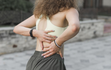 Упражнения на расслабление подвздошно-поясничной мышцы для снятия боли в спине