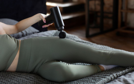 Перкуссионный массажёр — секрет восстановления после домашних тренировок