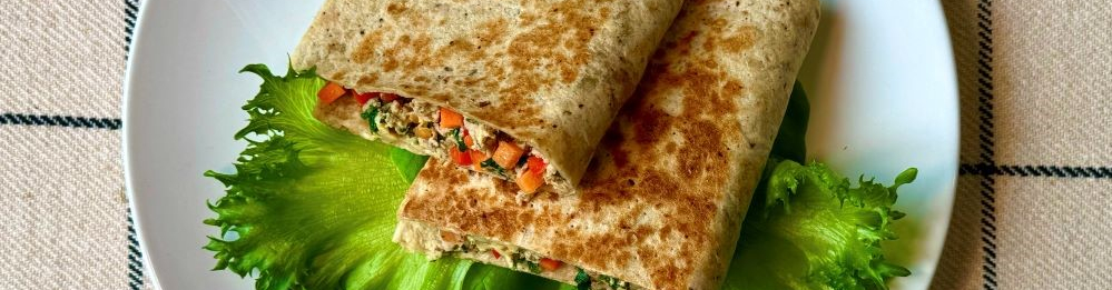 Лепешка с тунцом и овощами