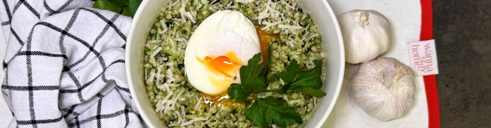 Зелёная гречка с соусом из петрушки