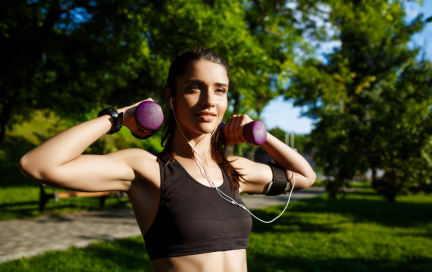 Тренировки на улице — топ упражнений на свежем воздухе