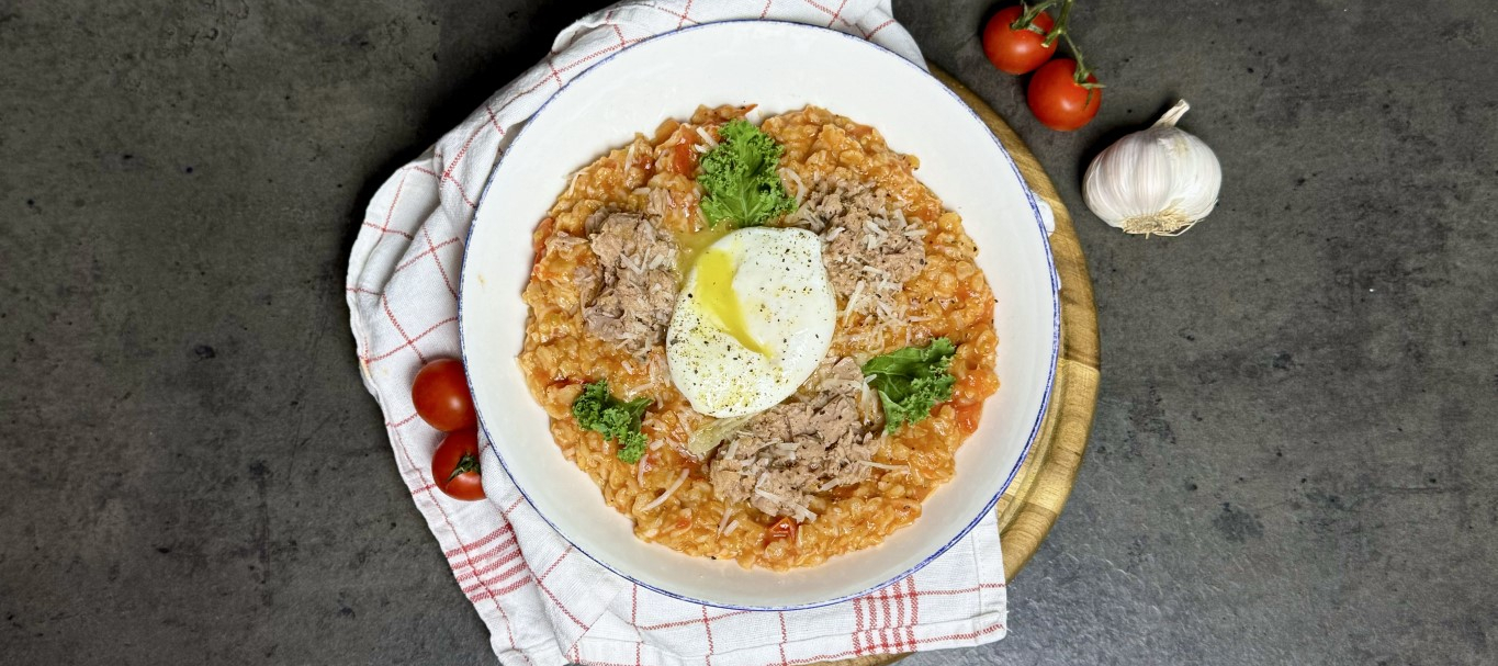 Томатная овсянка с тунцом