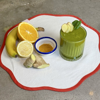 Смузи с имбирем и куркумой