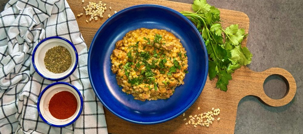 Перловка с индейкой в сметанном соусе