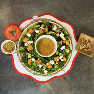 Салат со свеклой, хурмой и творожным сыром