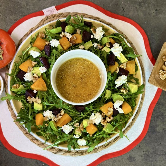 Салат со свеклой, хурмой и творожным сыром