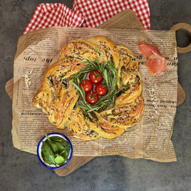 Плетенка с лососем и шпинатом